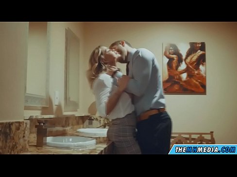 ❤️ Quando uma loira peituda o seduz em um banheiro público Porno doméstico em pt-br.passenger33.ru ❌